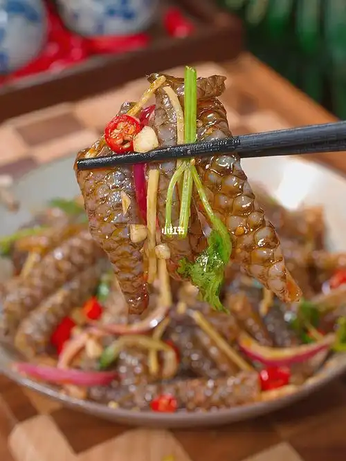 凉拌鱼皮爽脆又好吃