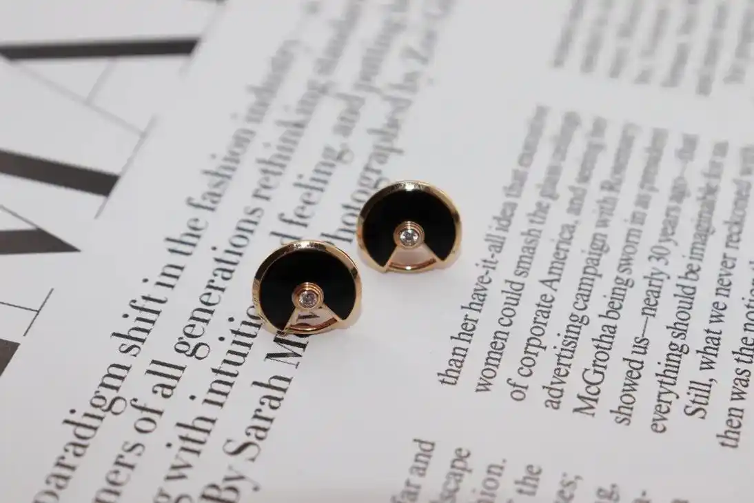 卡地亚 cartier 经典 护身符耳环.#dou上热门话题 - 抖音