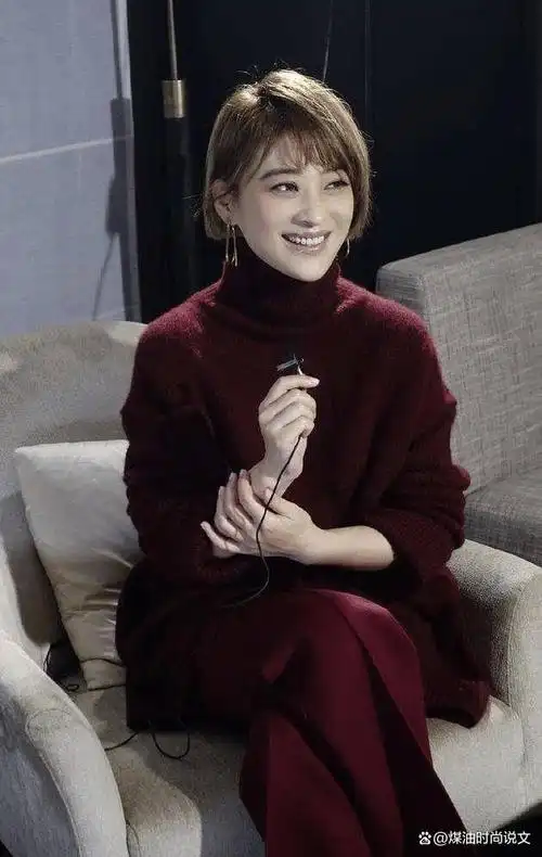 上,风向标再次转动,这次引领潮流的不是小鲜肉,而是实力派女演员梅婷