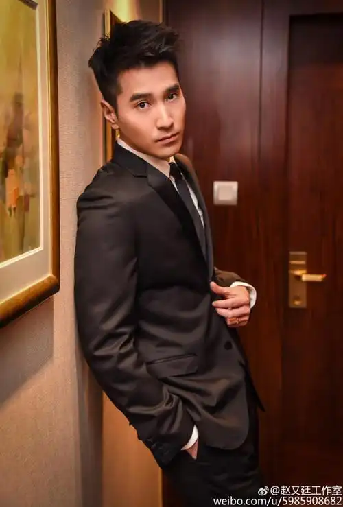 2017最流行的这几款发型 竟然都是把两侧剃短