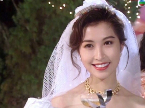 郭蔼明年轻时候的照片1999年6月,郭蔼明与演员刘青云结婚.