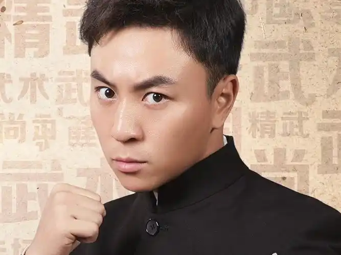 谁能料到,一部《大侠霍元甲》就抹杀了32岁释小龙10年的努力!