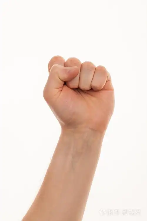 男人手势拳头上孤立的白色背景