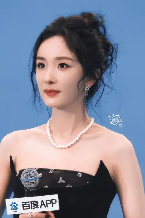 杨幂超话02#全球首个元宇宙红毯#杨幂的脸是世界名画90