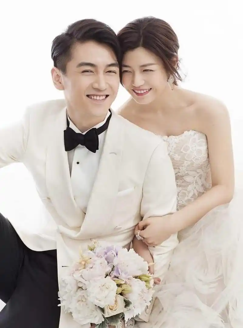 陈晓求婚陈妍希时用3d打印小龙女雕塑 黄晓明把和angelababy的婚纱照