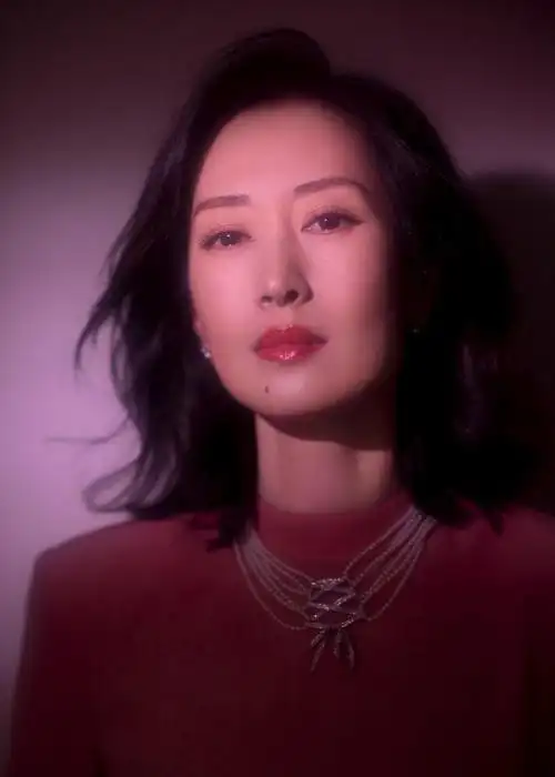 刘敏涛,这位大器晚成,中年爆红的演员,凭借实力征服观众,即便脸上有