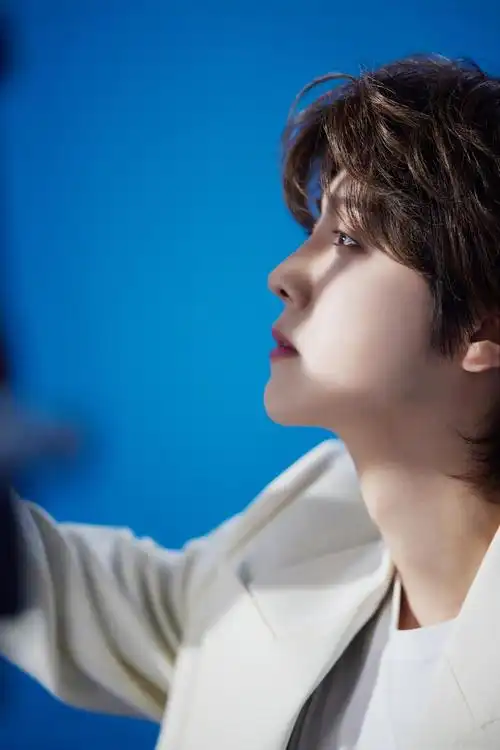 鹿晗34岁生日:从顶流到实力演员,澄澈如初的少年心 4月20日,鹿晗迎来