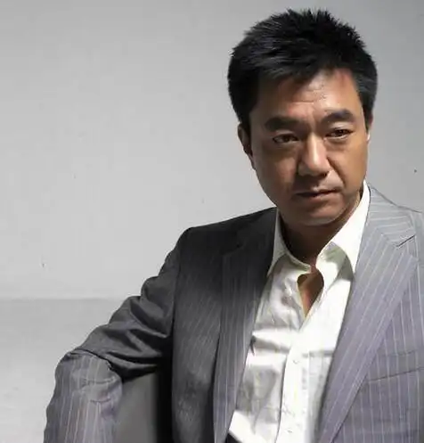 这些男明星今年居然已经50岁了男神柳云龙吴秀波也在渐渐老去