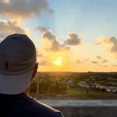 夕阳总是最美的风景!_男生头像_我要个性网