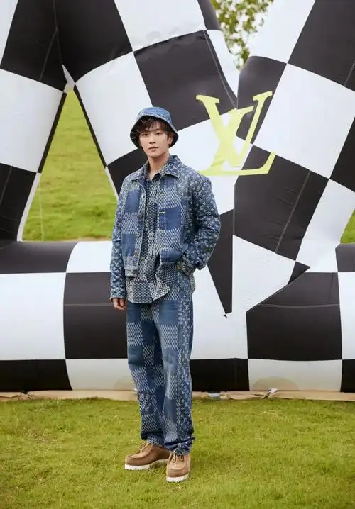 吴亦凡,欧阳娜娜,万茜都来捧场的lv大秀,到底有什么魔力?