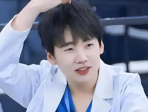 父母离婚,12岁被要求辍学,虽是苦难的经历但也成就了郭麒麟