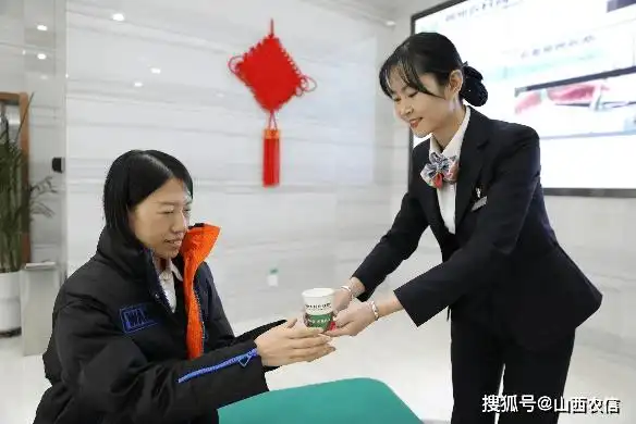 看朔州农商银行大堂经理刘京婧如何实现厅堂服务和营销迈上新台阶