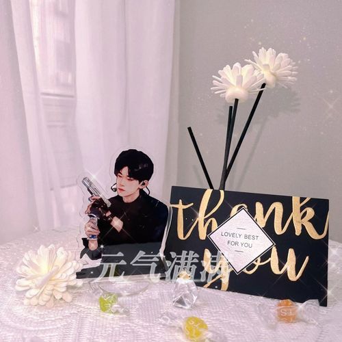 易烊千玺原创周边粉丝应援饭制双面亚克力立牌摆件生日礼物现货