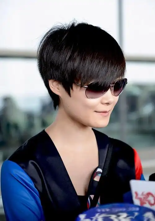 方形脸的 初一女生适合剪李宇春的发型么?