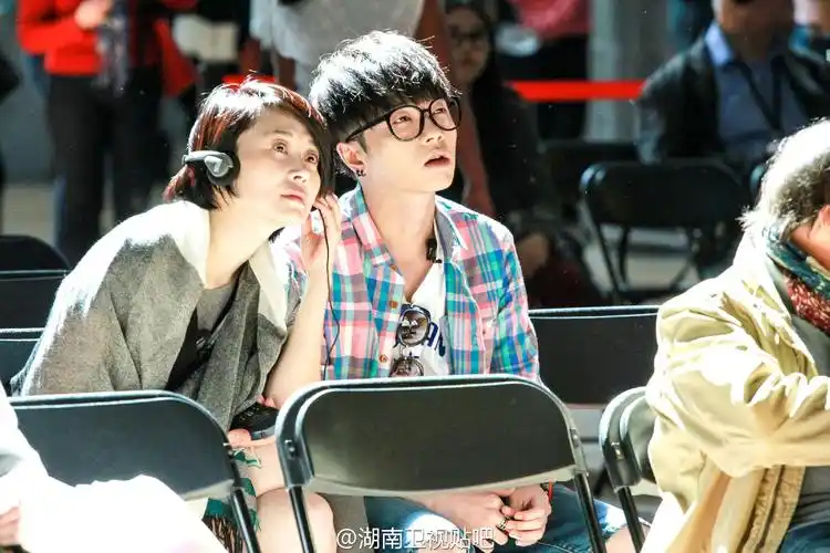 节目里,华晨宇和许晴成了"灵魂之交",更传闻姐弟恋.