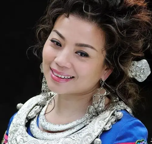 张也,生于湖南长沙,毕业于中国音乐学院声乐系,中国女高音歌唱家,国家