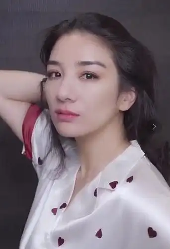 前夫因贩毒被判刑15年后黄奕晒变装视频彻底摆脱渣男后心情好