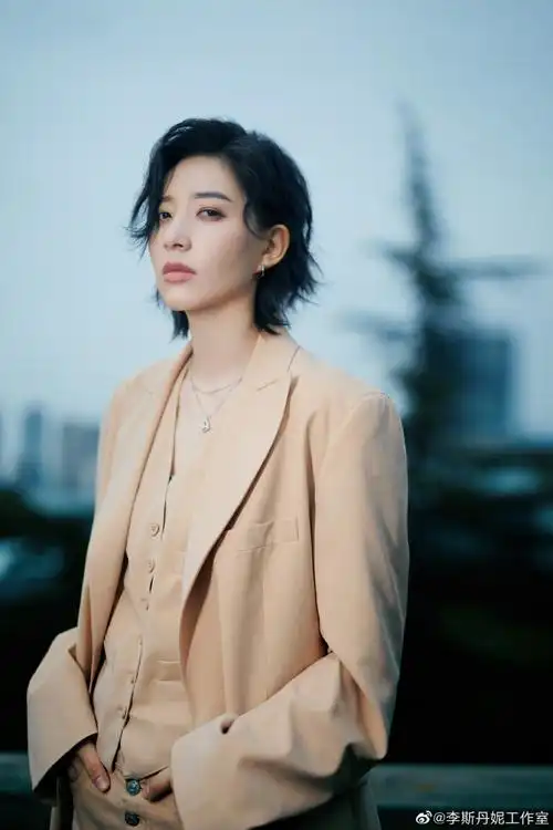 李斯丹妮突袭王者训练营#今日妮妮探班王者荣耀职业女子电竞训练营.