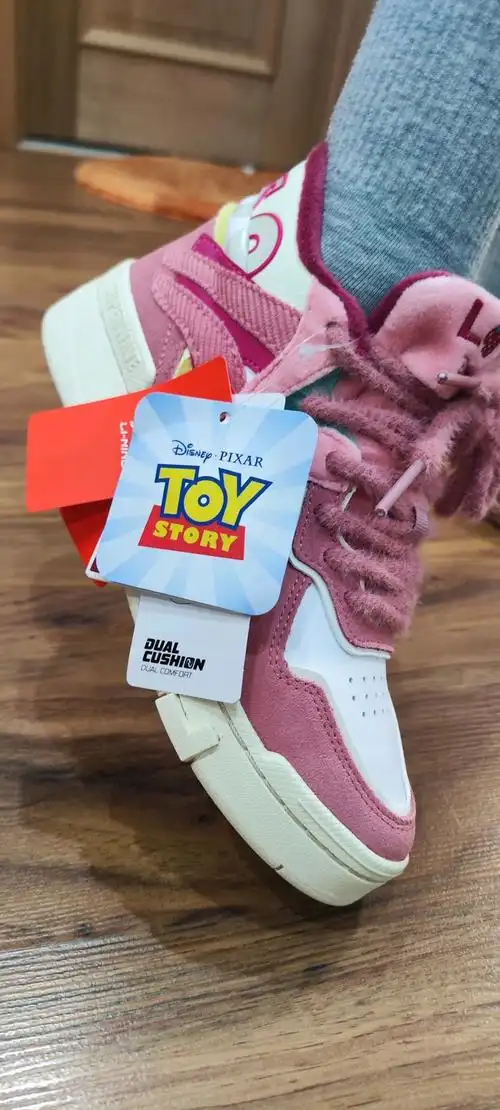 李宁迪士尼草莓熊联名鞋子粉粉嫩嫩