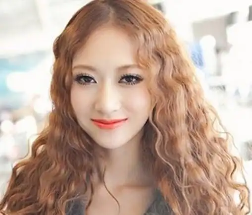 超养眼女生烟花烫发型图片