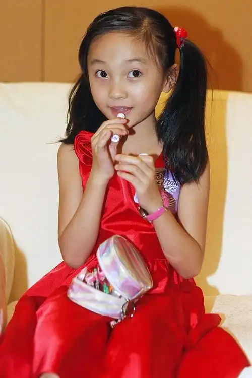 林妙可是一位来自福建的女孩,她不但唱歌好听,更是一位热心助人的公益