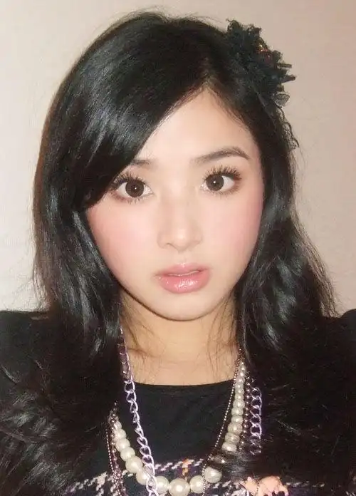 女大十八变 张含韵18岁自拍大头照欣赏