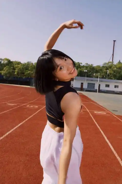 奔跑的哪吒!葛曼棋晋级女子100米半决赛 发型抢眼