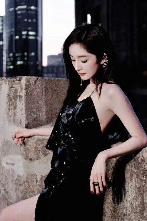 gq红毯##杨幂暗夜精灵