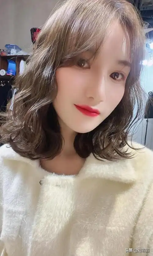 纹理中发烫发发型图片2020(女士中短发烫发发型图片大全)-天晟网