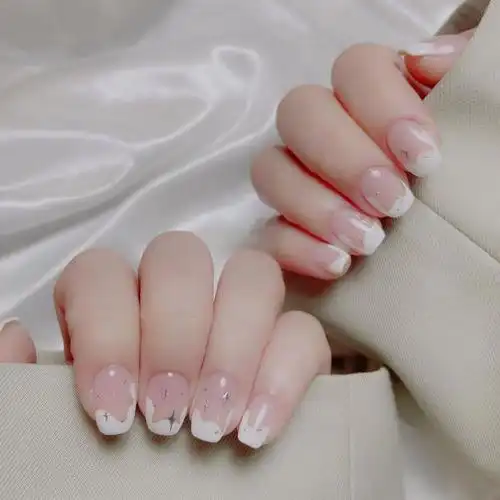 星星方圆形白色学生党美甲图片