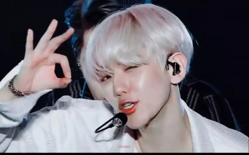 【exo边伯贤】美瞳意外滑片造就的名场面