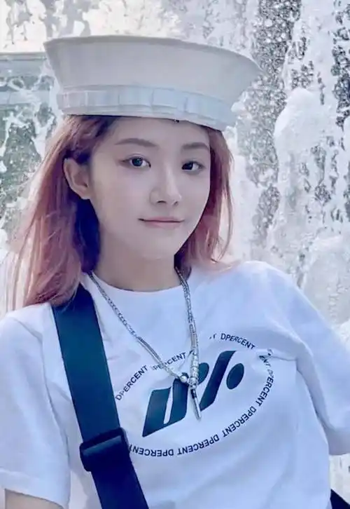 喻言早期照片大起底,甜妹竟是你自己_女孩子_舞台_比喻