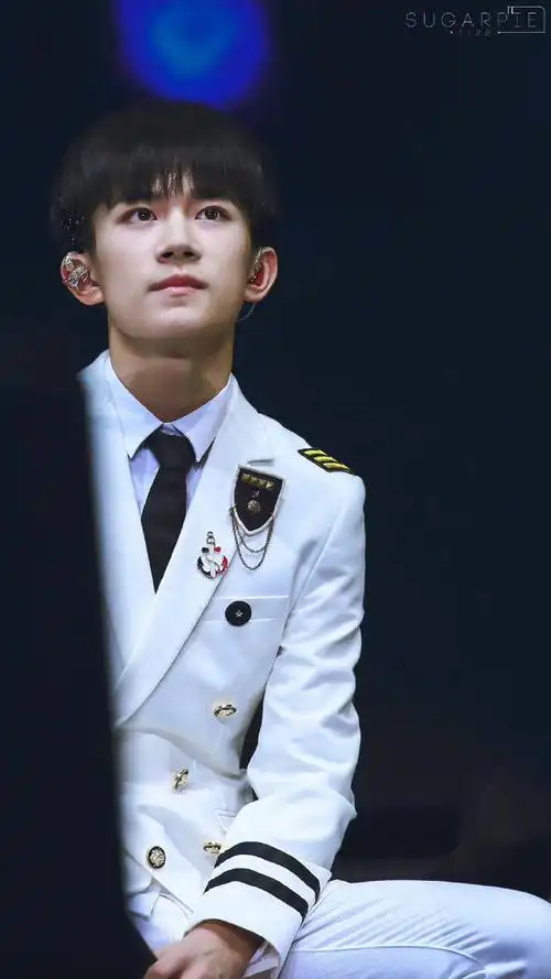 制服千玺#四字 易烊千玺 yyqx 四字弟弟#易烊千玺超话