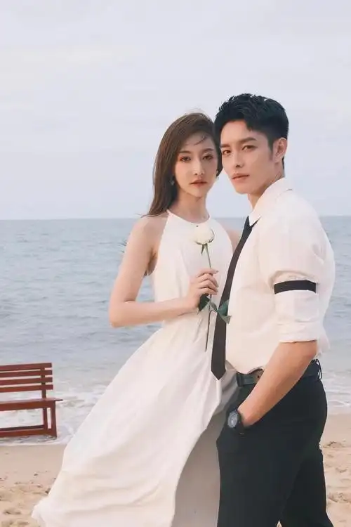 《为你逆光而来》路透写真 余玥曹佑宁高甜配一脸