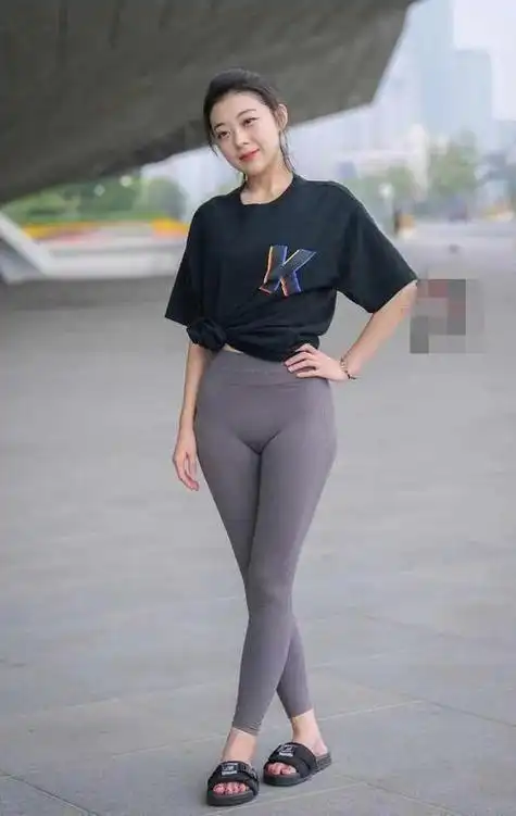 为什么女性三角区的夹缝黑黑的