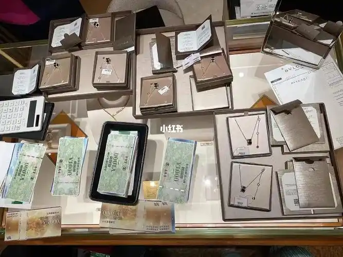 包装到手的每一个都是唯一编码和唯一保卡的#宝格丽  #宝格丽慈善款