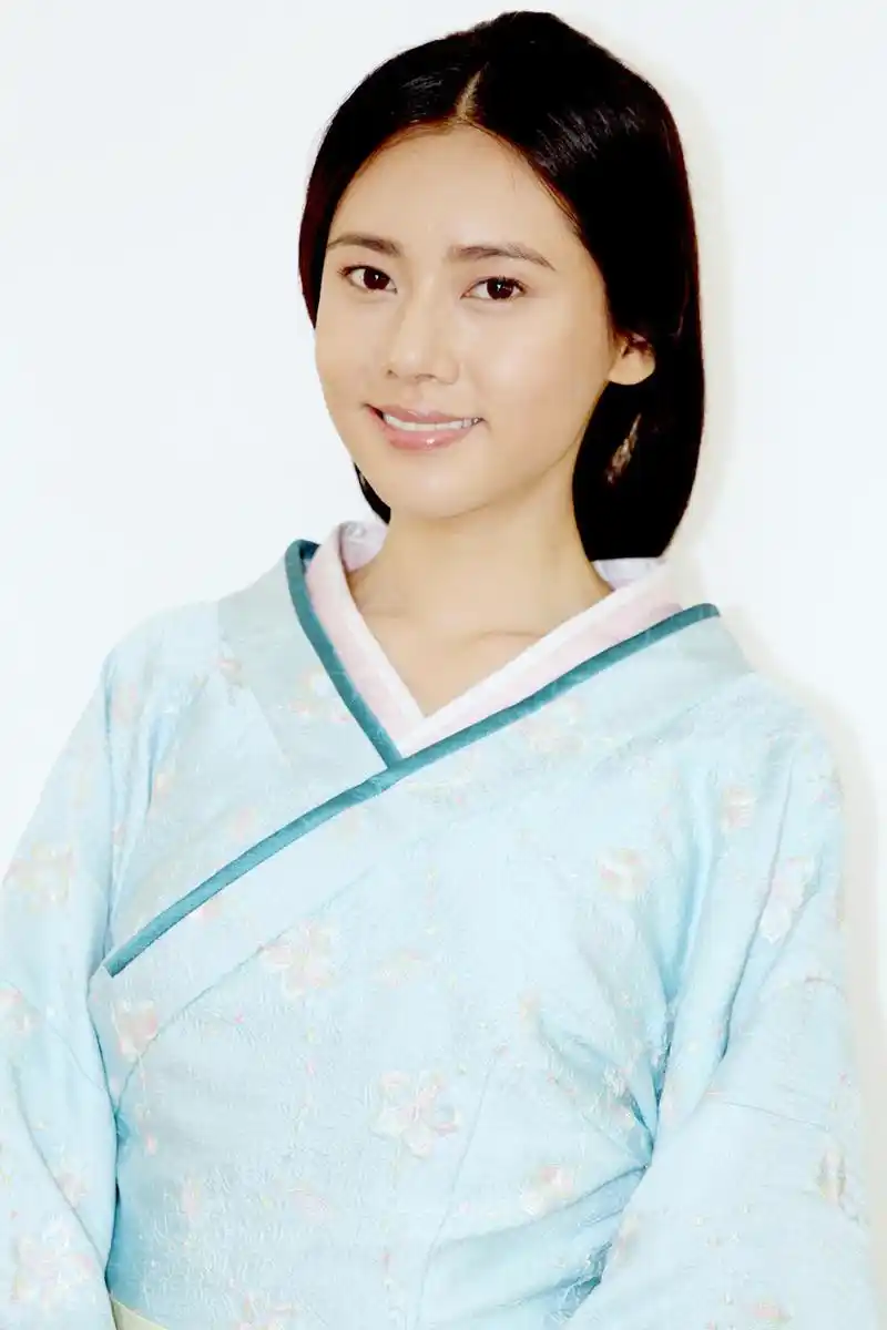 p>秋瓷炫(choo ja hyun),1979年1月20日出生于韩国大邱市,韩国影视女