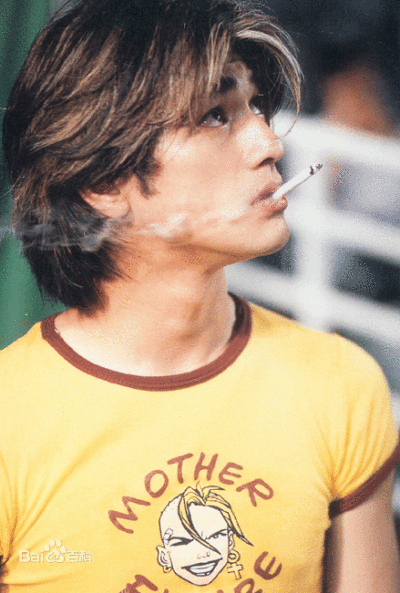 金城武(takeshi kaneshiro),姓金城,名武,中日混血,1973年10月11日