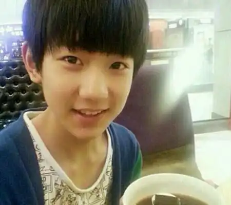 【图】网曝王源卸妆后的样子 网友赞叹其素颜依然很帅气