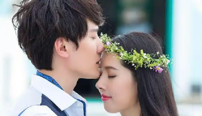 郭碧婷自曝曾倒追前男友喜欢他的温柔向佐的表情难以压抑