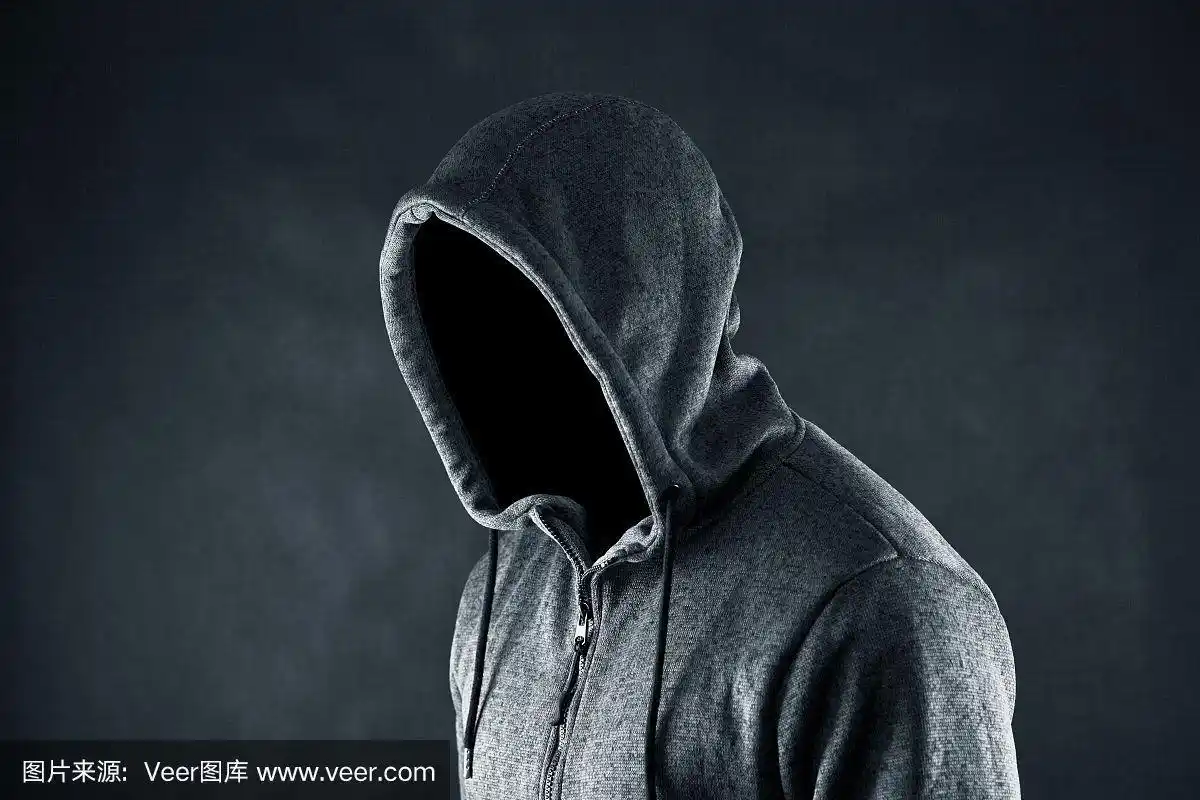 蒙面人在黑暗中