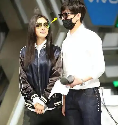 杨洋张天爱恋爱时间线曝光,多次穿同一件衣服,端倪越扒越多!|何炅|军