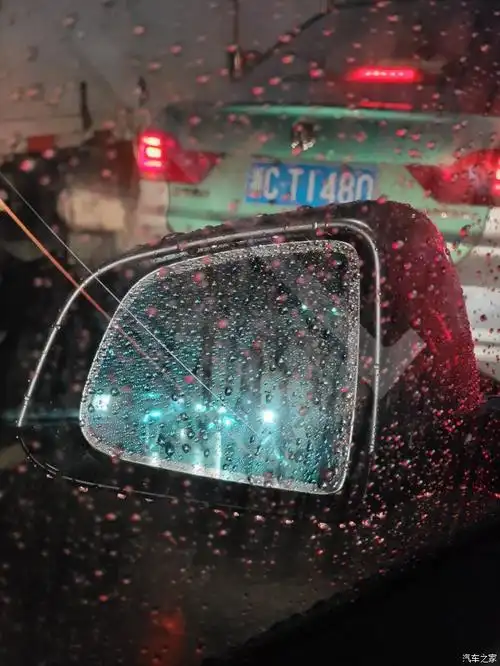 后视镜太暗晚上和瞎了一样