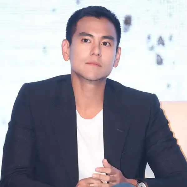 谁说回家土掉渣?照着明星剪潮发你就是男神本人