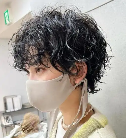 日系满头烫发型 蓬松纹理烫洋气减龄_日韩发型 - 美发站