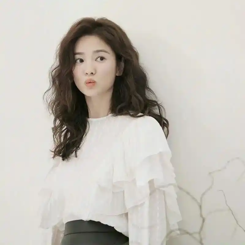 嘟嘟嘴的姐姐好可爱96,好想亲一下#宋慧乔 #甜系女孩 #可 - 抖音