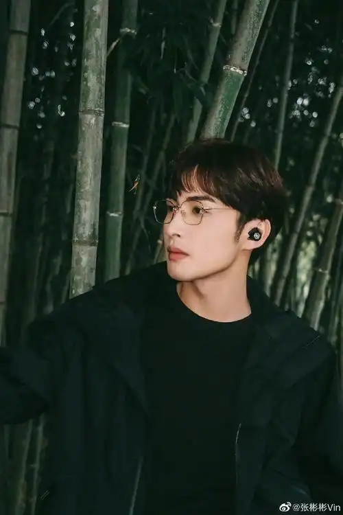 张彬彬晒庄教授森系六宫格##张彬彬晒庄教授林中六宫格随拍