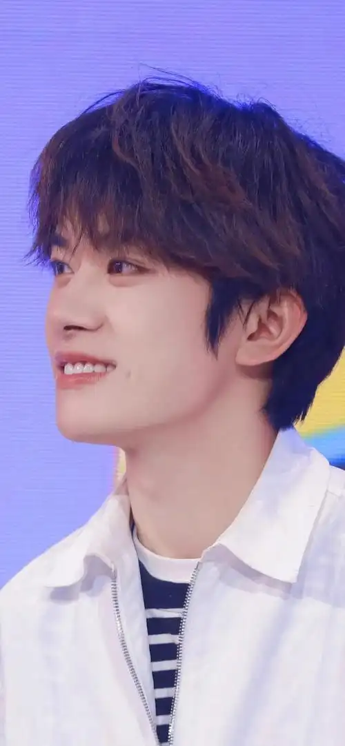 200918易烊千玺笑容合集让千玺的治愈笑容融化你的心