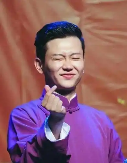 老观众感叹曾经那个小伙计,如今也已经成了角儿了_于谦_相声_周九良