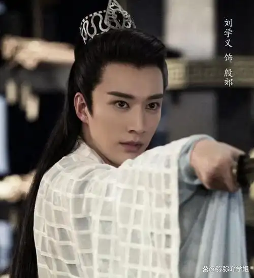 《千古玦尘》主演:周冬雨 许凯 刘学义 李泽锋凡间百姓若遇坎坷离合会